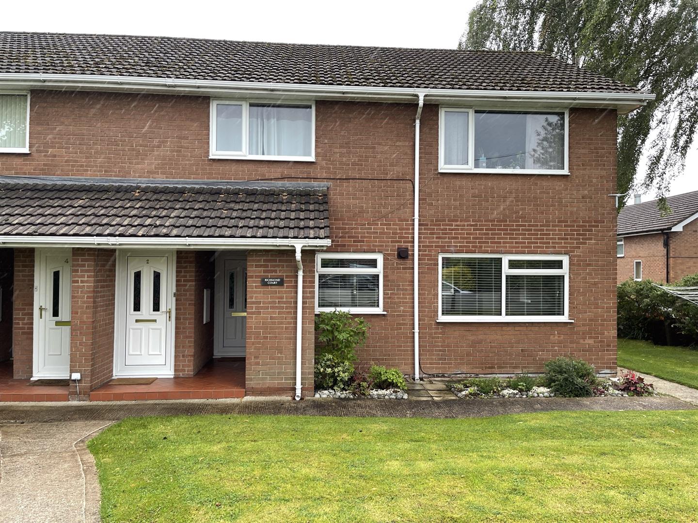 2 Bed Flat To Rent - Main Image
